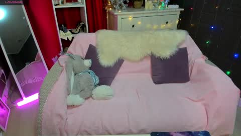 Snapshot of emiliyaqueen chatting on 12-19-24, 02:12 Emiliya online show from 12-19-24, 02:12