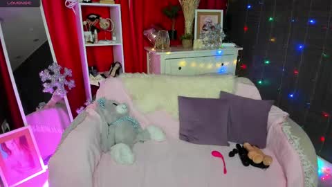 Snapshot of emiliyaqueen chatting on 12-25-24, 04:12 Emiliya online show from 12-25-24, 04:12