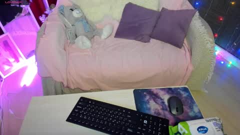 Snapshot of emiliyaqueen chatting on 12-29-24, 02:49 Emiliya online show from 12-29-24, 02:49