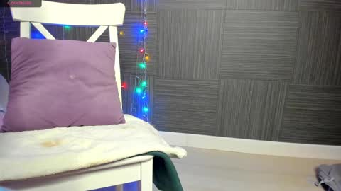 Snapshot of emiliyaqueen chatting on 12-29-24, 08:55 Emiliya online show from 12-29-24, 08:55