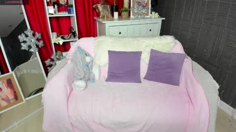 Snapshot of emiliyaqueen chatting on 01-05-25, 01:13 Emiliya online show from 01-05-25, 01:13