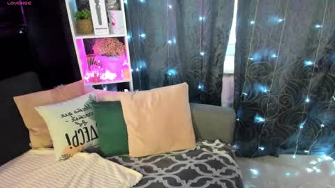 Snapshot of emiliyaqueen chatting on 02-09-25, 02:28 Emiliya online show from 02-09-25, 02:28