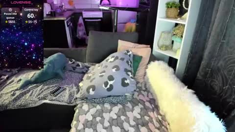 Snapshot of emiliyaqueen chatting on 02-14-25, 02:07 Emiliya online show from 02-14-25, 02:07