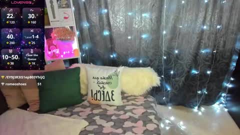 Snapshot of emiliyaqueen chatting on 02-14-25, 05:09 Emiliya online show from 02-14-25, 05:09