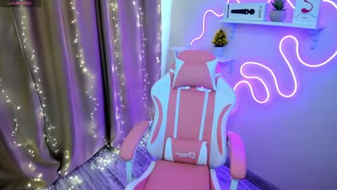 Snapshot of emiliyaqueen chatting on 02-24-25, 05:00 Emiliya online show from 02-24-25, 05:00