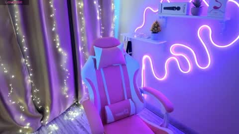 Snapshot of emiliyaqueen chatting on 02-24-25, 08:06 Emiliya online show from 02-24-25, 08:06