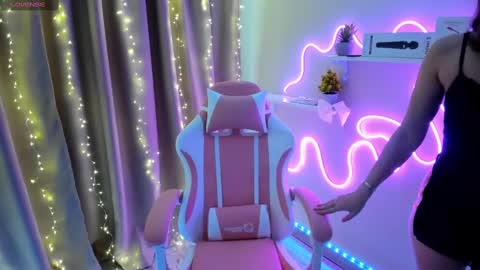 Snapshot of emiliyaqueen chatting on 03-06-25, 02:30 Emiliya online show from 03-06-25, 02:30