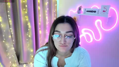 Snapshot of emiliyaqueen chatting on 03-12-25, 08:51 Emiliya online show from 03-12-25, 08:51