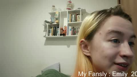 Snapshot of emilly_20 chatting on 05-09-26, 09:09 Emily online show from 05-09-26, 09:09