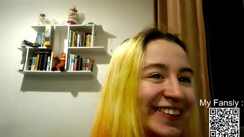Snapshot of emilly_20 chatting on 05-13-26, 09:11 Emily online show from 05-13-26, 09:11