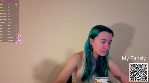 Snapshot of emilly_20 chatting on 06-14-26, 09:39 Emily online show from 06-14-26, 09:39