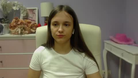 Emilly online show from 03-10-25, 10:59