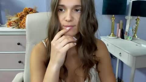 Snapshot of emilly_lust99 chatting on 06-15-26, 06:48 Emilly online show from 06-15-26, 06:48