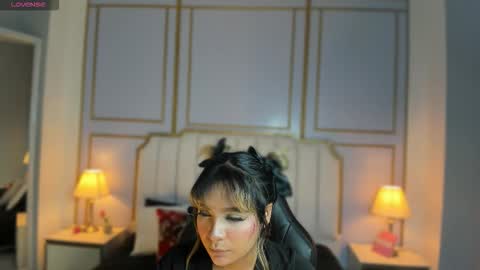 Snapshot of emilly_mell chatting on 11-16-25, 11:27 emilly_mell online show from 11-16-25, 11:27