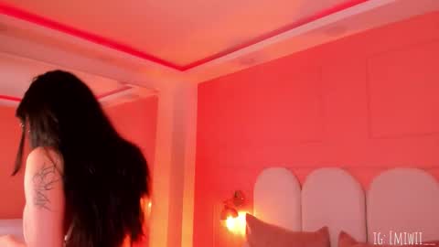 Snapshot of emilly_williamss chatting on 11-26-25, 05:25 Emilly online show from 11-26-25, 05:25