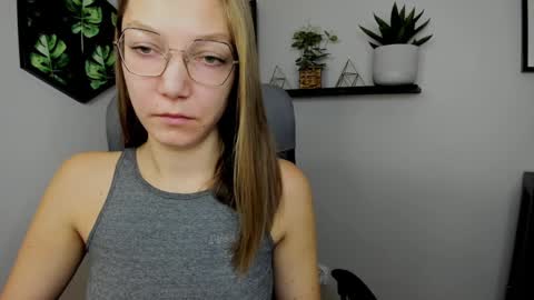 Emilly online show from 12-31-24, 06:16