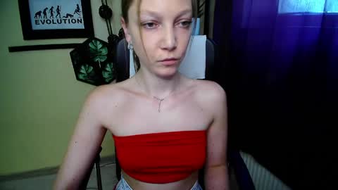 Snapshot of emilly_xkiss chatting on 05-26-26, 12:45 Emilly online show from 05-26-26, 12:45