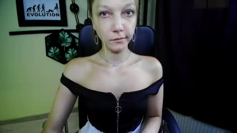 Emilly online show from 07-15-26, 12:21