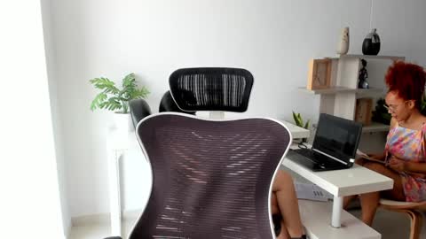 Snapshot of emillybrowm chatting on 03-11-25, 03:02 Emilly online show from 03-11-25, 03:02