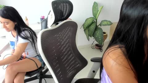 Snapshot of emillybrowm chatting on 10-29-25, 01:46 Emilly online show from 10-29-25, 01:46