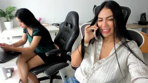 Snapshot of emillybrowm chatting on 11-11-25, 01:11 Emilly online show from 11-11-25, 01:11