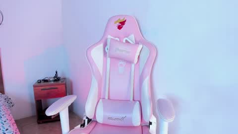 Snapshot of emillygonzalez chatting on 12-21-24, 12:31 . . online show from 12-21-24, 12:31