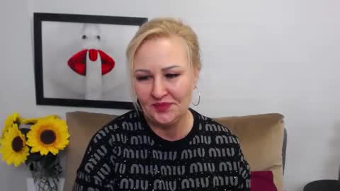 Snapshot of emillykiss chatting on 03-05-25, 07:16 EmillyLove online show from 03-05-25, 07:16