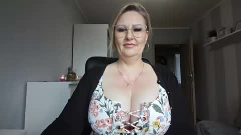 EmillyLove online show from 02-27-26, 07:41