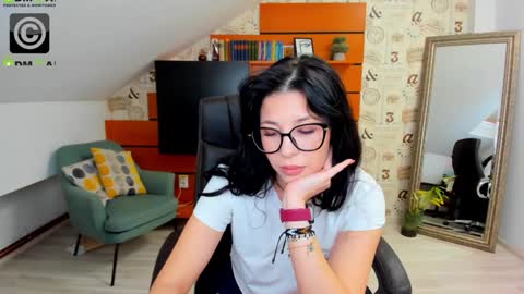 EmillyTaylor online show from 02-05-25, 10:51