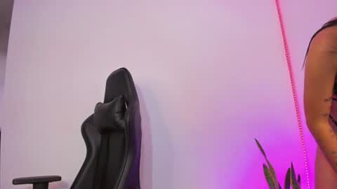 emily611258 online show from 06-16-26, 08:11