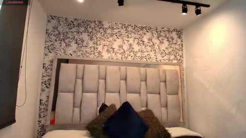 EMILY CUTE online show from 02-26-26, 08:52