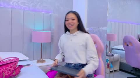 EMILY online show from 05-07-26, 11:37