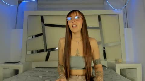 Snapshot of emily__watson_ chatting on 02-26-26, 05:06 emily__watson_ online show from 02-26-26, 05:06