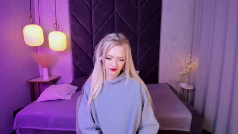 Snapshot of emily_air chatting on 09-21-25, 03:30 Emily online show from 09-21-25, 03:30