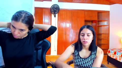 Emily and Soffy online show from 04-08-26, 12:05