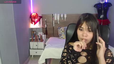 Snapshot of emily_beltonn chatting on 12-24-24, 06:17 online show from 12-24-24, 06:17