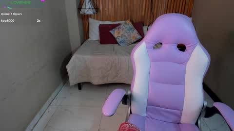 Snapshot of emily_beltonn chatting on 12-29-24, 01:24 online show from 12-29-24, 01:24