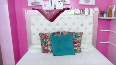 Snapshot of emily_beltonn chatting on 12-31-24, 12:32 online show from 12-31-24, 12:32