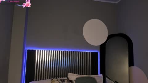 Snapshot of emily_beltonn chatting on 10-09-25, 08:07 online show from 10-09-25, 08:07