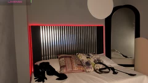 Snapshot of emily_beltonn chatting on 10-17-25, 08:22 online show from 10-17-25, 08:22