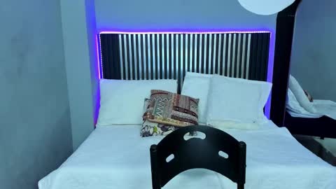 Snapshot of emily_beltonn chatting on 10-23-25, 07:45 online show from 10-23-25, 07:45