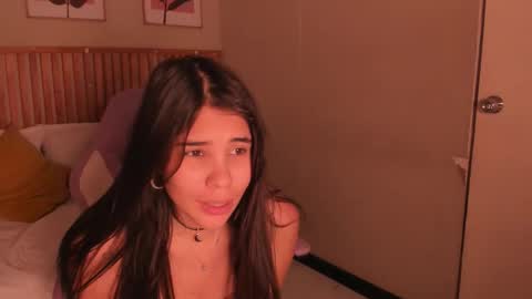 Snapshot of emily_beltonn chatting on 11-10-25, 08:41 online show from 11-10-25, 08:41