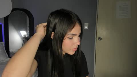 Snapshot of emily_beltonn chatting on 11-21-25, 09:46 online show from 11-21-25, 09:46