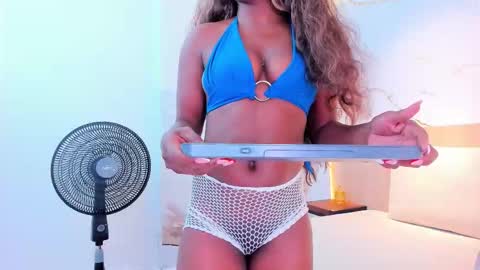 Snapshot of emily_browne chatting on 09-19-25, 07:58 emily online show from 09-19-25, 07:58