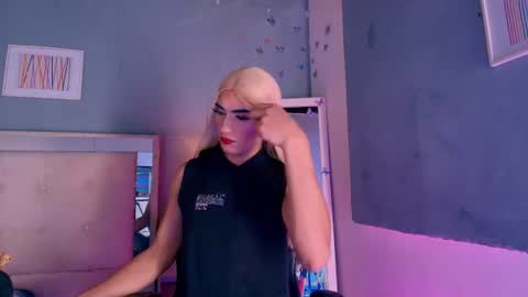 Snapshot of emily_castillo1_ chatting on 07-06-26, 04:53 emily_castillo1_ online show from 07-06-26, 04:53