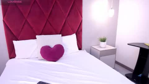 emily_clarkk_ online show from 03-20-26, 08:14