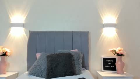 Snapshot of emily_cooper_bj chatting on 12-03-25, 05:00 Emily online show from 12-03-25, 05:00