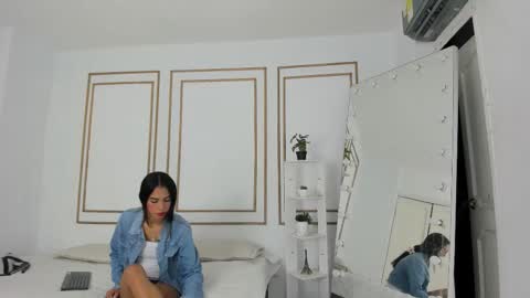 emily_gaviria1 online show from 03-26-26, 12:11