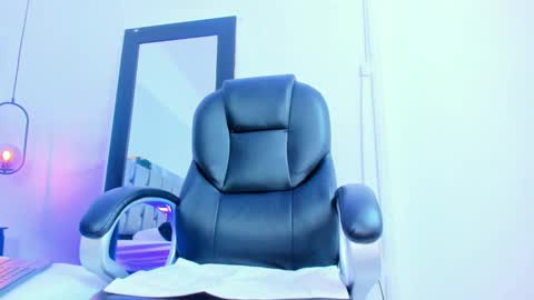 Snapshot of emily_gil1 chatting on 01-14-25, 12:56 Emi online show from 01-14-25, 12:56