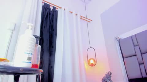 Snapshot of emily_gil1 chatting on 02-25-25, 05:47 Emi online show from 02-25-25, 05:47